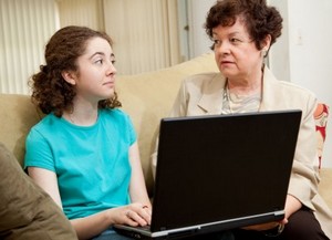 mother-and-teen-daughter-discussing-computer-use